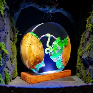 snake resin table lamp