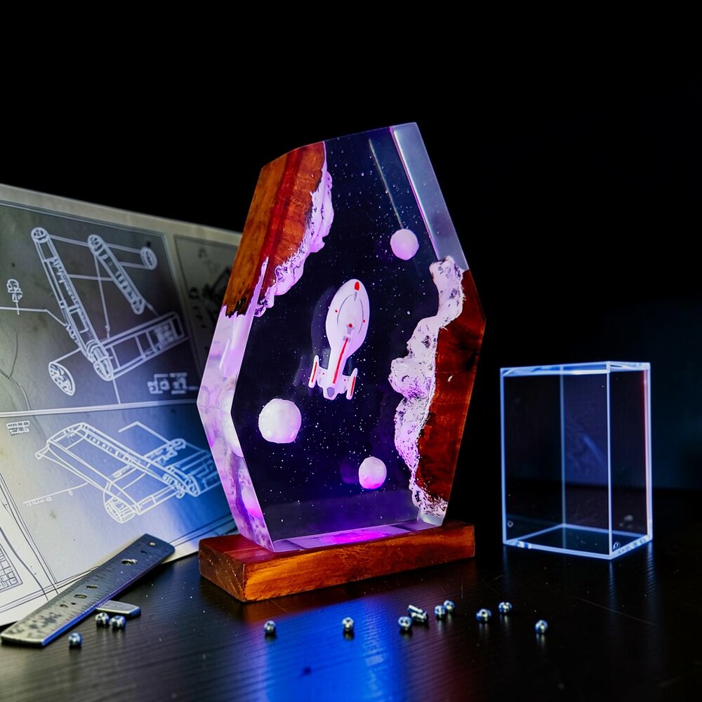 spaceship expoxy 3d lamp