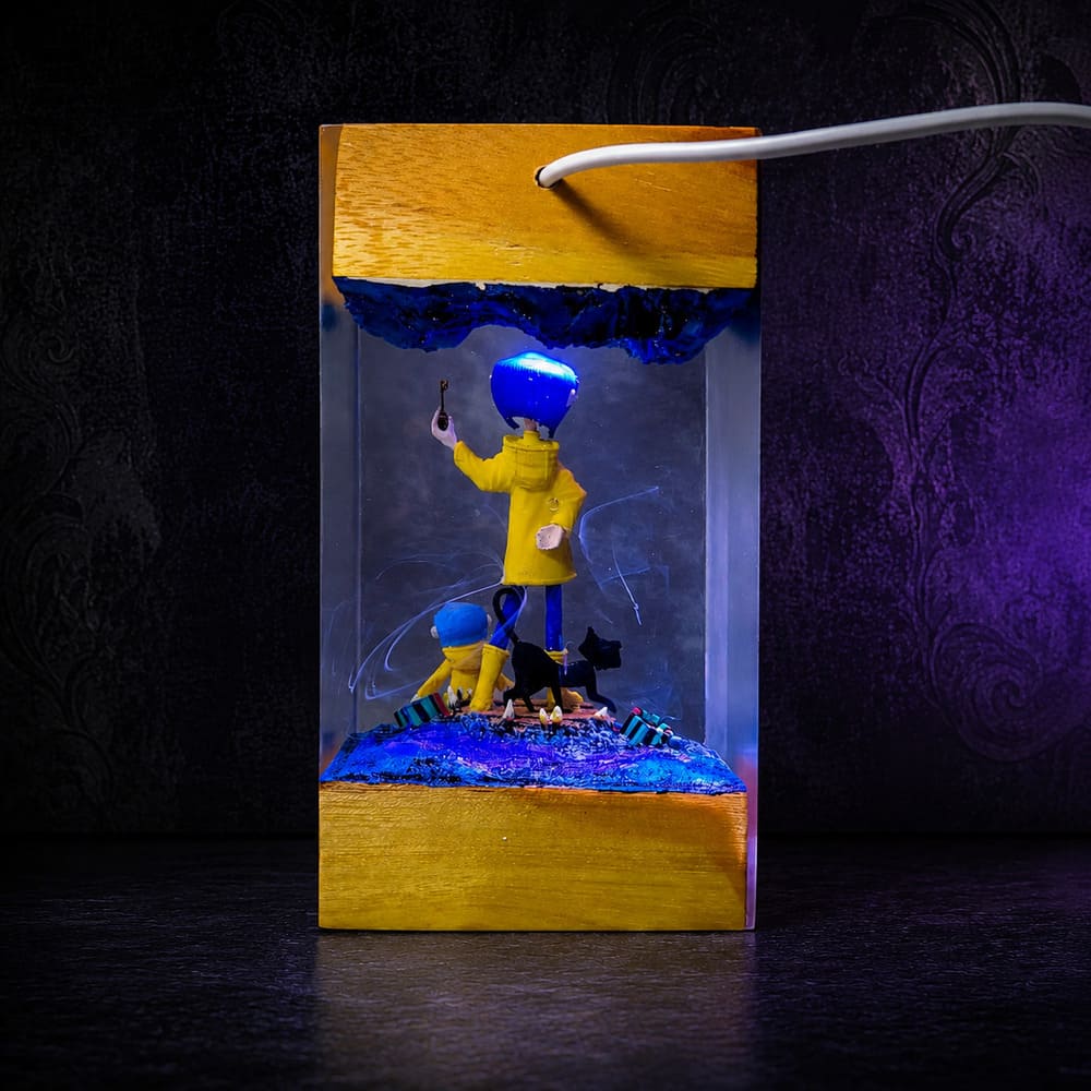 handmade coraline table lamp (view from the back)